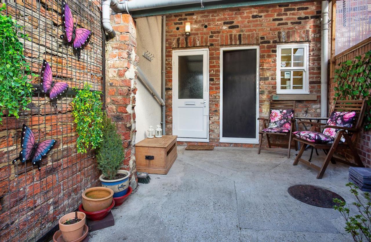 Courtyard Apartment Йорк Экстерьер фото
